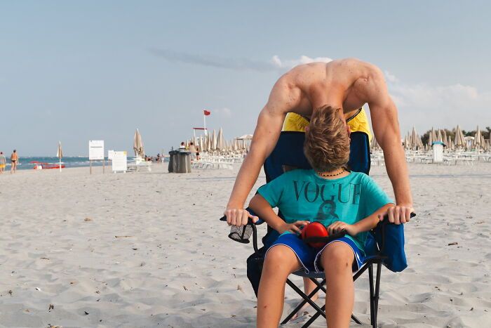 O inesperado das ruas: Como Luca Regoli transforma o cotidiano em surpresas fotográficas (34 fotos) 31