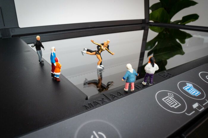 Tiny Wasteland: o universo minúsculo e criativo onde migalhas viram montanhas (20 fotos) 18