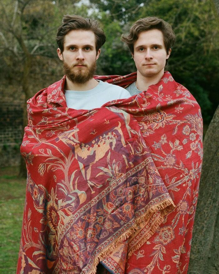 A fotógrafa que transforma o laço entre gêmeos em poesia visual (30 fotos) 28