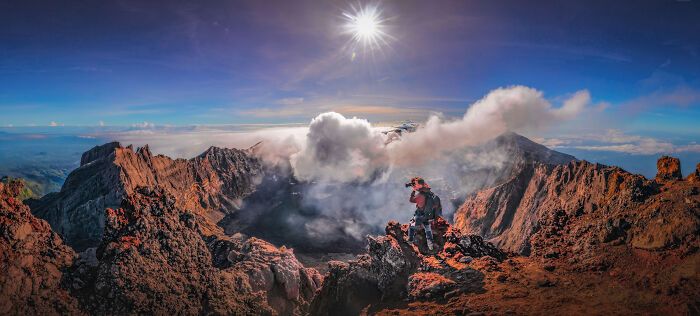 Fotógrafo percorre a Indonésia para criar uma mochila de câmera modular que resolve dores reais 