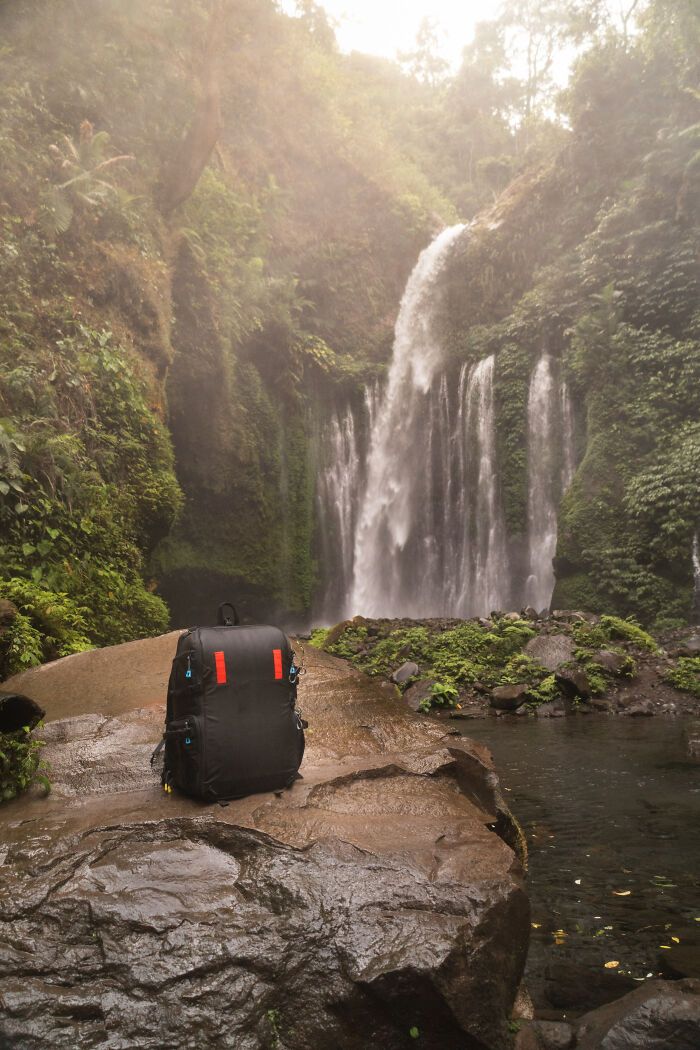 Fotógrafo percorre a Indonésia para criar uma mochila de câmera modular que resolve dores reais (34 fotos) 5