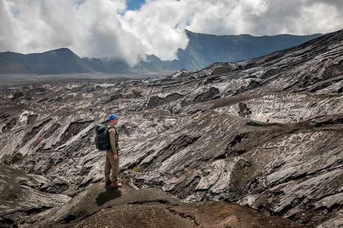 Fotógrafo percorre a Indonésia para criar uma mochila de câmera modular que resolve dores reais (34 fotos) 11