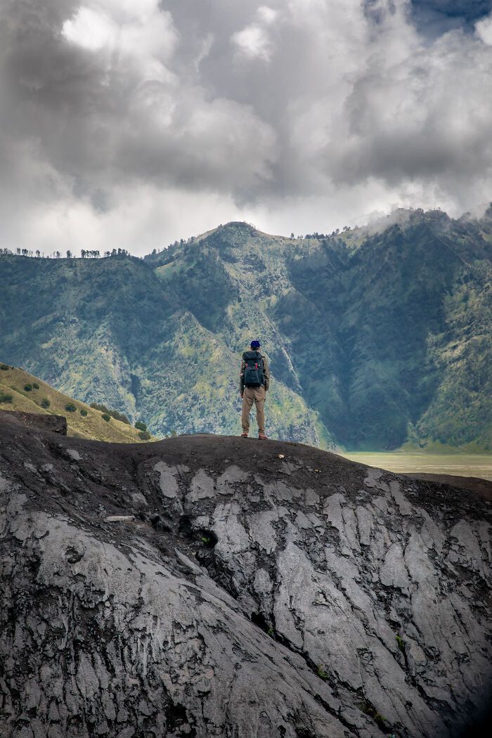 Fotógrafo percorre a Indonésia para criar uma mochila de câmera modular que resolve dores reais (34 fotos) 12