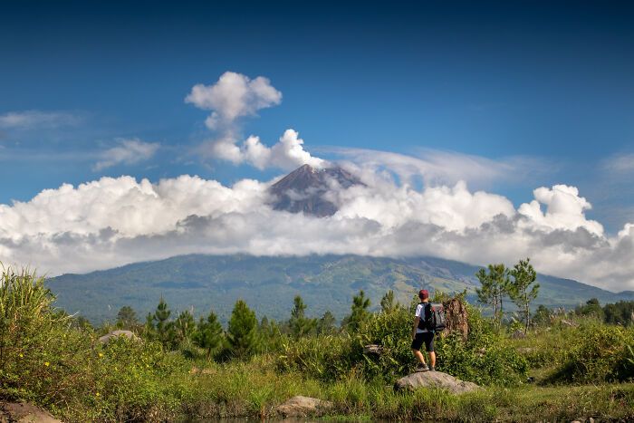 Fotógrafo percorre a Indonésia para criar uma mochila de câmera modular que resolve dores reais (34 fotos) 16