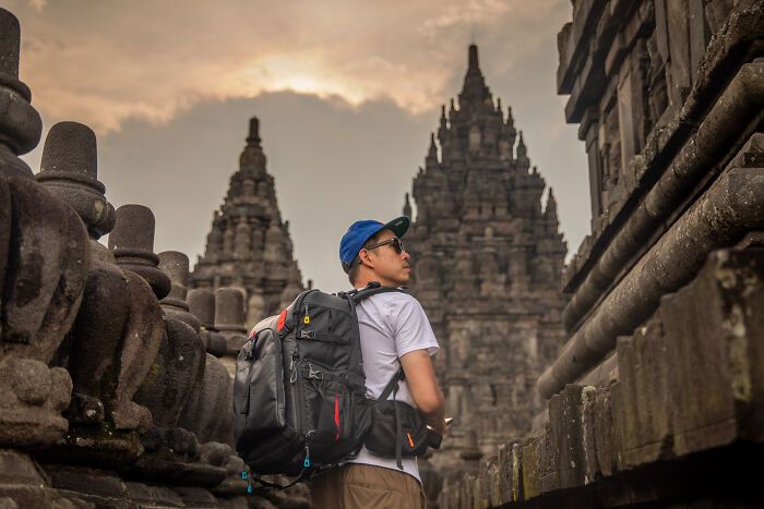 Fotógrafo percorre a Indonésia para criar uma mochila de câmera modular que resolve dores reais (34 fotos) 18
