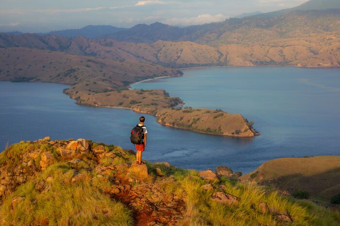 Fotógrafo percorre a Indonésia para criar uma mochila de câmera modular que resolve dores reais (34 fotos) 31