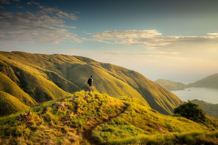 Fotógrafo percorre a Indonésia para criar uma mochila de câmera modular que resolve dores reais (34 fotos) 32