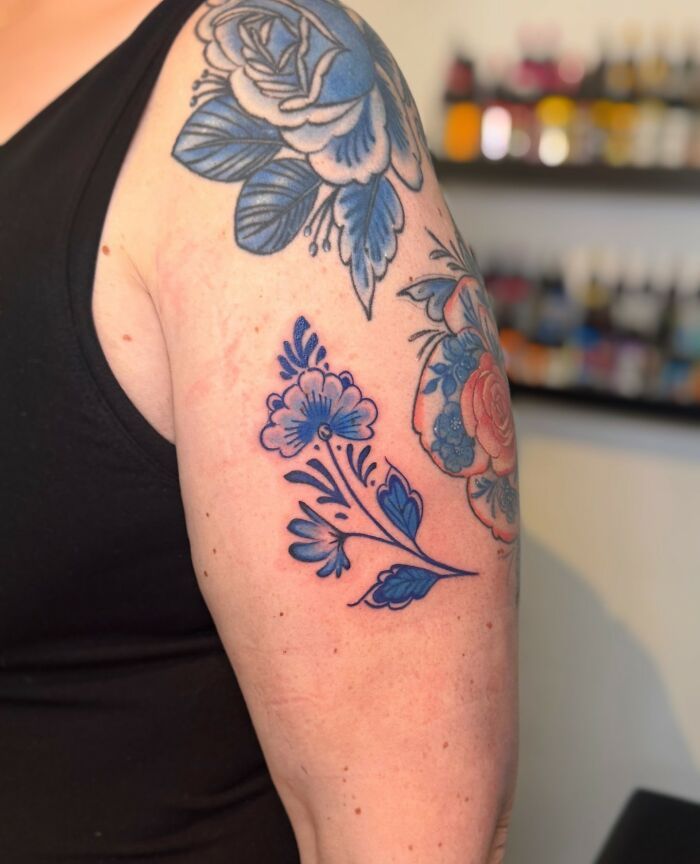Tatuagens Delft Blue reinventam uma tradição holandesa com tinta e história (27 fotos) 22