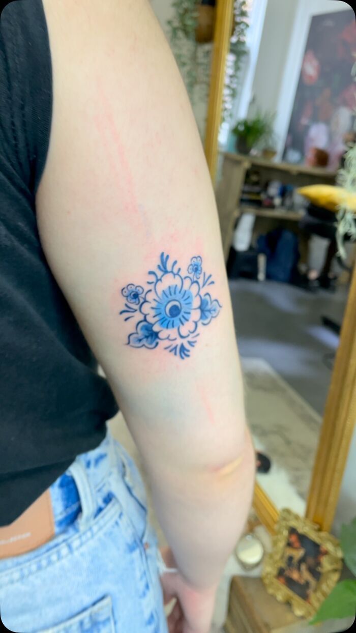 Tatuagens Delft Blue reinventam uma tradição holandesa com tinta e história (27 fotos) 28