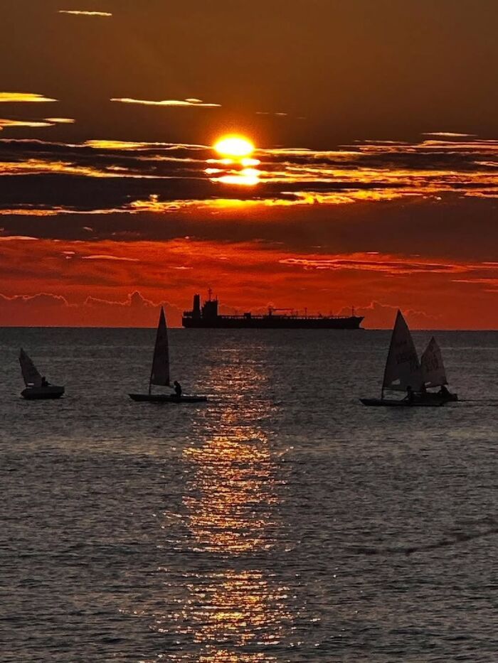 35 fotos de pôr do sol impressionam com cores surreais e momentos inesquecíveis 11