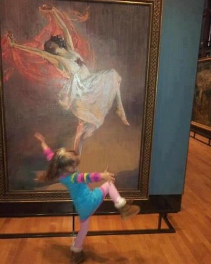 Fotos tiradas no momento perfeito revelam coincidências incríveis que parecem impossíveis (32 fotos) 1