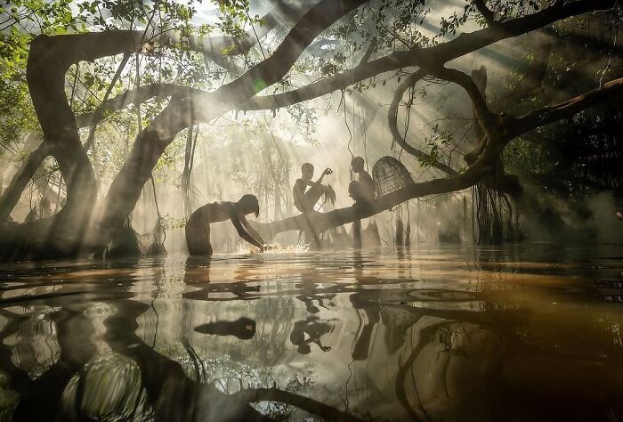 Fotos tiradas no momento perfeito revelam coincidências incríveis que parecem impossíveis (32 fotos) 24