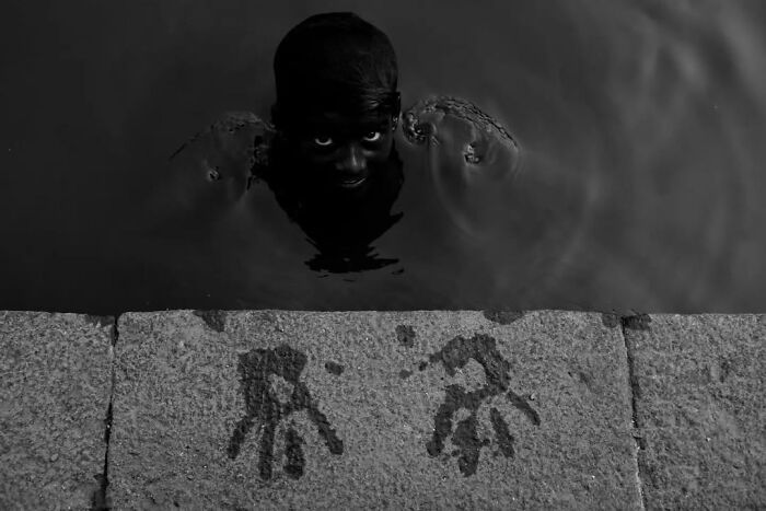 Fotos tiradas no momento perfeito revelam coincidências incríveis que parecem impossíveis (32 fotos) 27