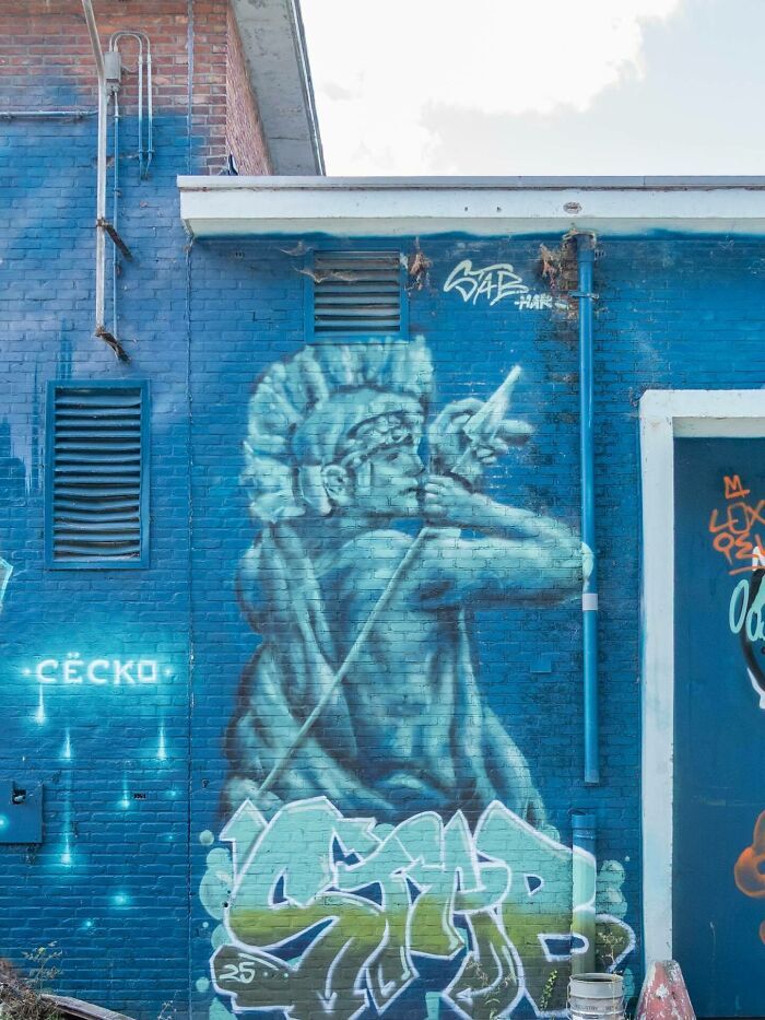 Street art pelo mundo: Perfil revela murais e grafites escondidos em cidades surpreendentes (32 fotos) 14