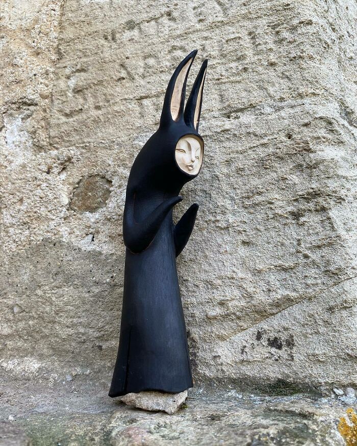 Esculturas em madeira que parecem vivas e escondem algo impossível de ignorar (30 fotos) 18
