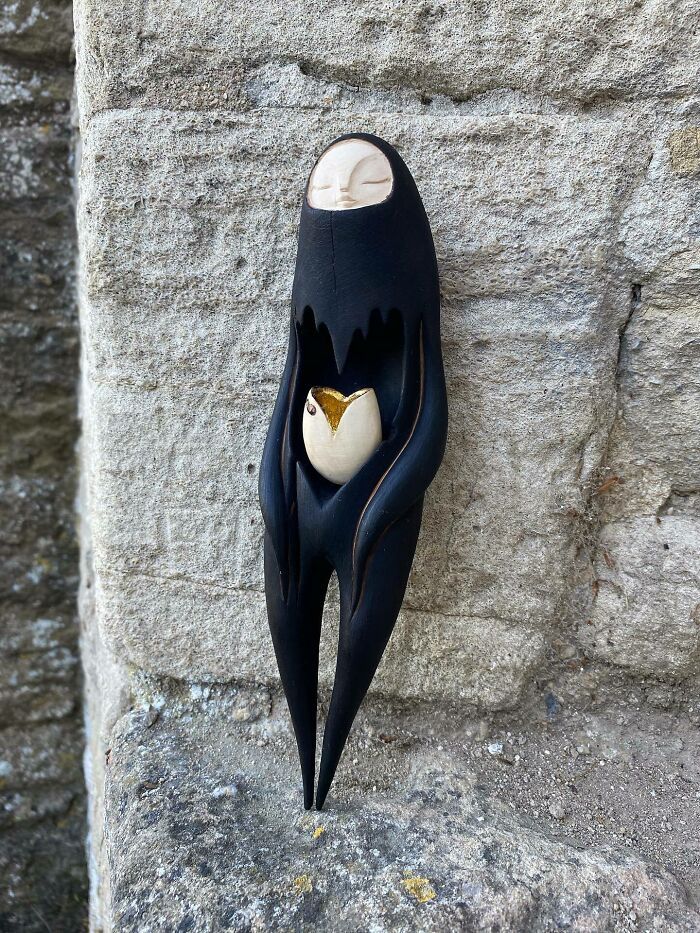 Esculturas em madeira que parecem vivas e escondem algo impossível de ignorar (30 fotos) 21