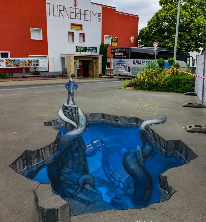 Arte 3D na rua: artista cria ilusões tão reais que fazem pessoas duvidarem do próprio chão (30 fotos) 2 Arte 3D na rua: artista cria ilusões tão reais que fazem pessoas duvidarem do próprio chão (30 fotos) 2