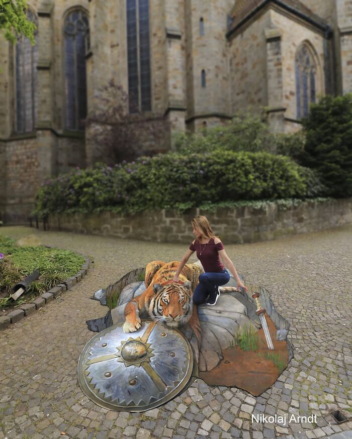 Arte 3D na rua: artista cria ilusões tão reais que fazem pessoas duvidarem do próprio chão (30 fotos) 24 Arte 3D na rua: artista cria ilusões tão reais que fazem pessoas duvidarem do próprio chão (30 fotos) 24