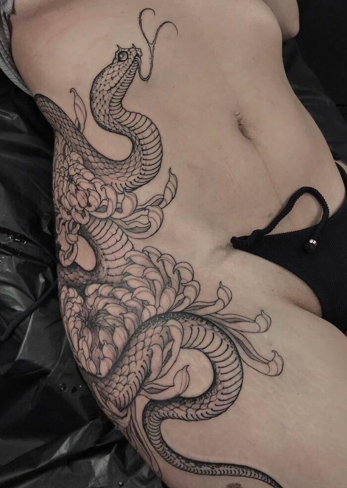 35 tatuagens botânicas femininas: o estilo elegante que virou obsessão nos estúdios 17 35 tatuagens botânicas femininas: o estilo elegante que virou obsessão nos estúdios 17