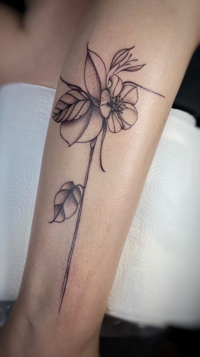 35 tatuagens botânicas femininas: o estilo elegante que virou obsessão nos estúdios 21 35 tatuagens botânicas femininas: o estilo elegante que virou obsessão nos estúdios 21