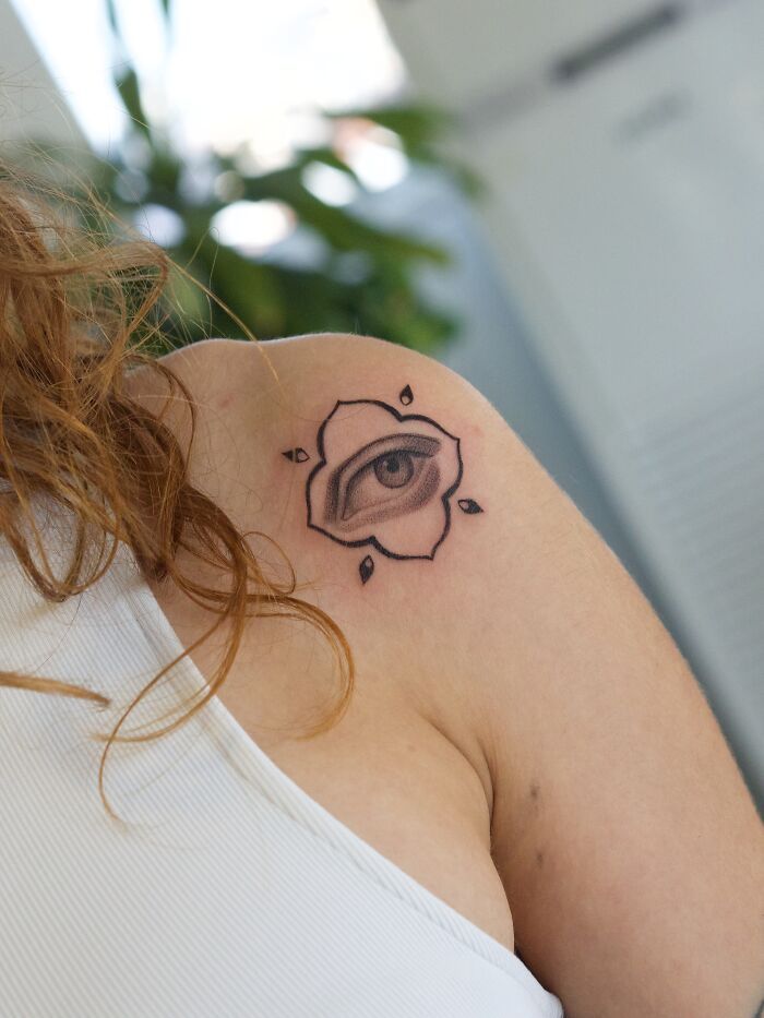 Tatuagens de olhos: 22 artes impressionantes que escondem significados muito mais profundos do que parecem 8 Tatuagens de olhos: 22 artes impressionantes que escondem significados muito mais profundos do que parecem 8