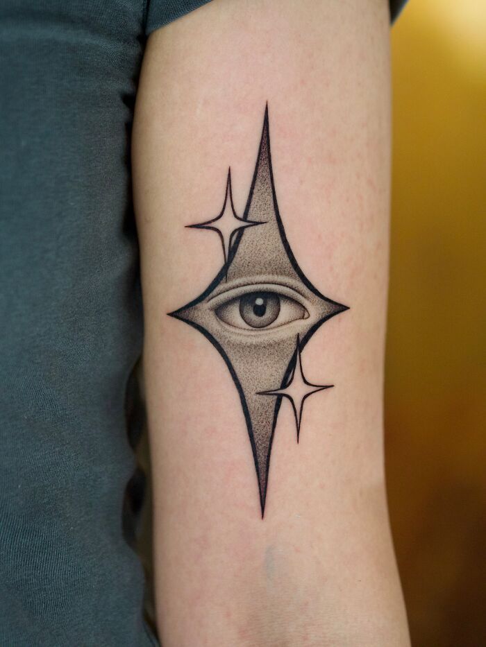 Tatuagens de olhos: 22 artes impressionantes que escondem significados muito mais profundos do que parecem 16 Tatuagens de olhos: 22 artes impressionantes que escondem significados muito mais profundos do que parecem 16