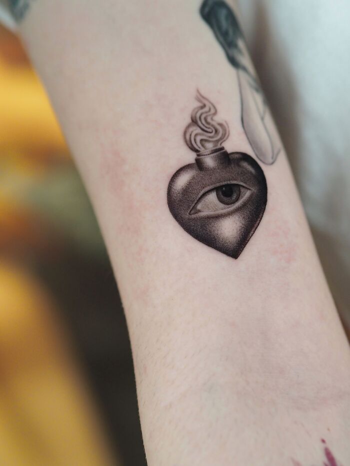 Tatuagens de olhos: 22 artes impressionantes que escondem significados muito mais profundos do que parecem 17 Tatuagens de olhos: 22 artes impressionantes que escondem significados muito mais profundos do que parecem 17