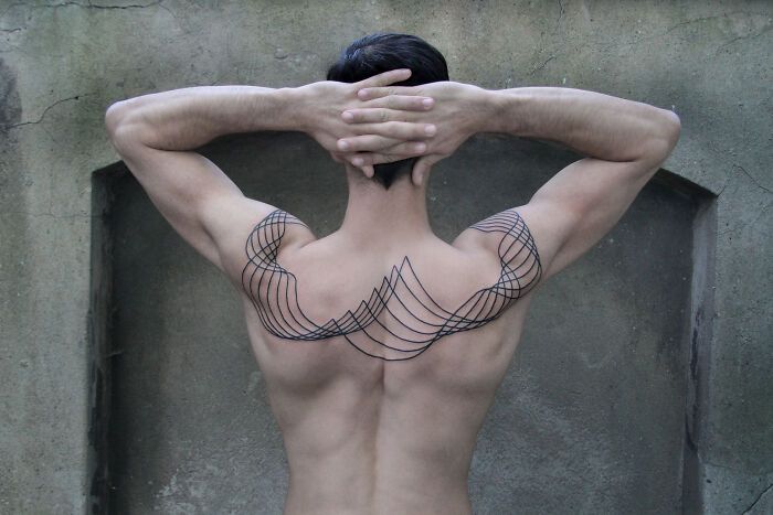 32 tatuagens minimalistas de linhas: A arte que parece simples, mas esconde muito mais do que você imagina 11 32 tatuagens minimalistas de linhas: A arte que parece simples, mas esconde muito mais do que você imagina 11