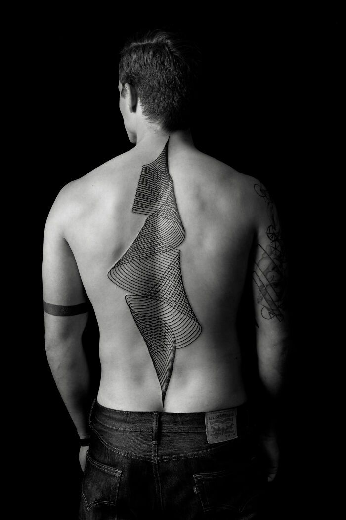32 tatuagens minimalistas de linhas: A arte que parece simples, mas esconde muito mais do que você imagina 15 32 tatuagens minimalistas de linhas: A arte que parece simples, mas esconde muito mais do que você imagina 15
