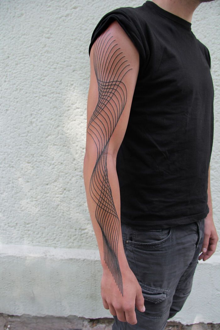 32 tatuagens minimalistas de linhas: A arte que parece simples, mas esconde muito mais do que você imagina 17 32 tatuagens minimalistas de linhas: A arte que parece simples, mas esconde muito mais do que você imagina 17