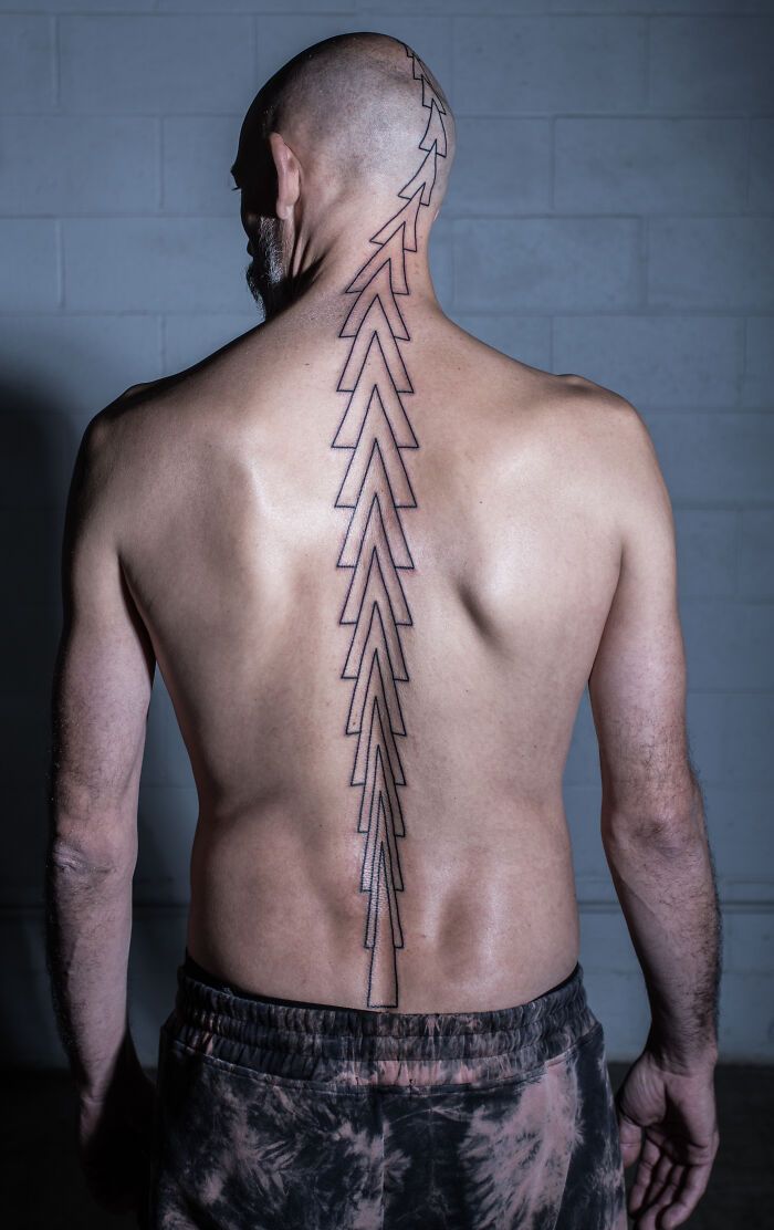 32 tatuagens minimalistas de linhas: A arte que parece simples, mas esconde muito mais do que você imagina 20 32 tatuagens minimalistas de linhas: A arte que parece simples, mas esconde muito mais do que você imagina 20