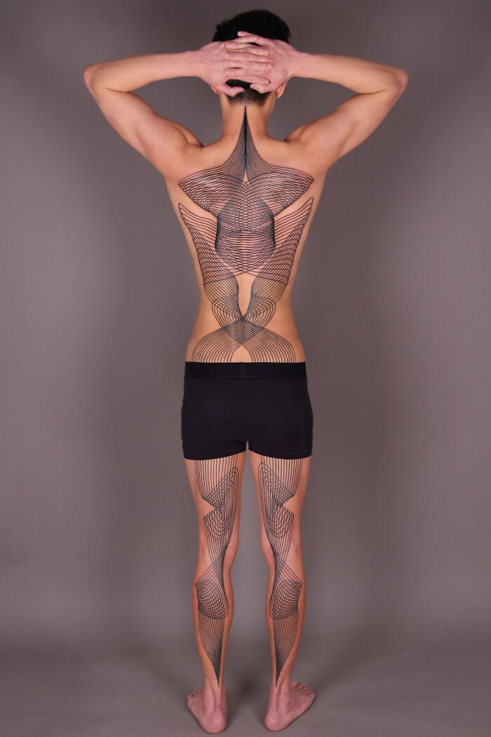 32 tatuagens minimalistas de linhas: A arte que parece simples, mas esconde muito mais do que você imagina 21 32 tatuagens minimalistas de linhas: A arte que parece simples, mas esconde muito mais do que você imagina 21