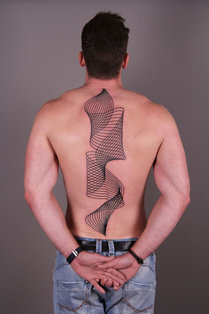 32 tatuagens minimalistas de linhas: A arte que parece simples, mas esconde muito mais do que você imagina 23 32 tatuagens minimalistas de linhas: A arte que parece simples, mas esconde muito mais do que você imagina 23