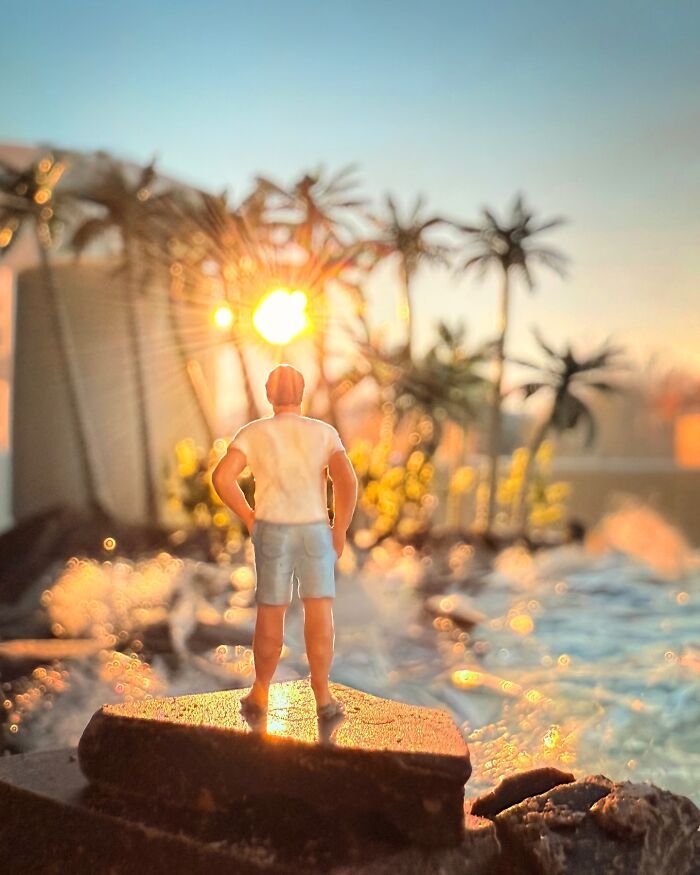 Arte em miniatura: as cenas impressionantes que transformam objetos comuns em histórias cheias de emoção (28 fotos) 4