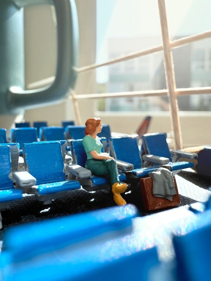 Arte em miniatura: as cenas impressionantes que transformam objetos comuns em histórias cheias de emoção (28 fotos) 10