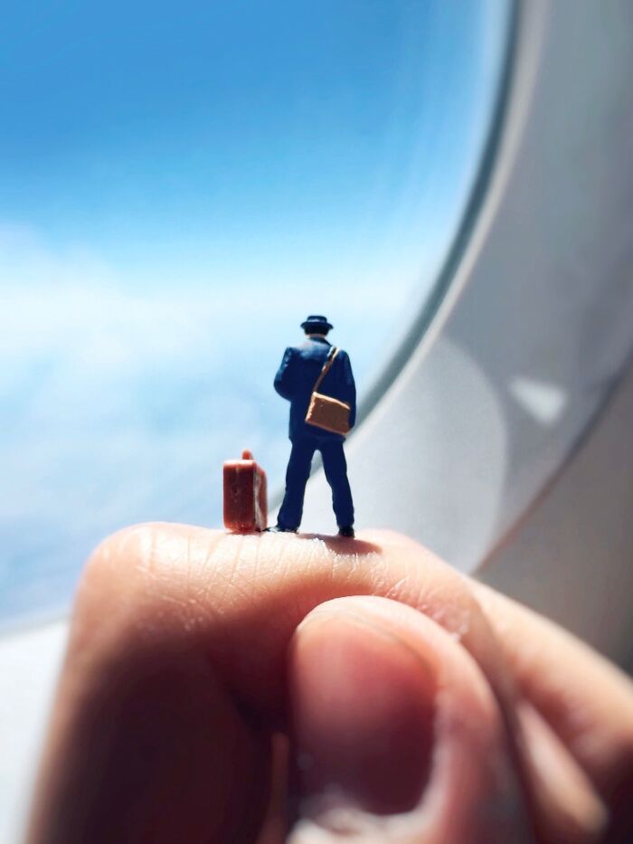 Arte em miniatura: as cenas impressionantes que transformam objetos comuns em histórias cheias de emoção (28 fotos) 19