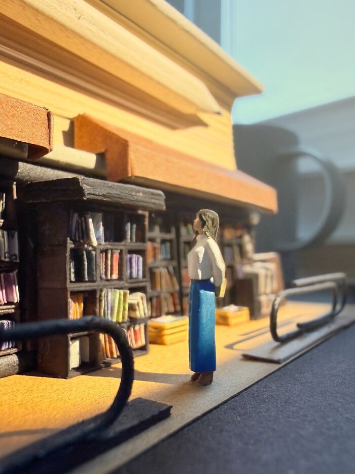 Arte em miniatura: as cenas impressionantes que transformam objetos comuns em histórias cheias de emoção (28 fotos) 20