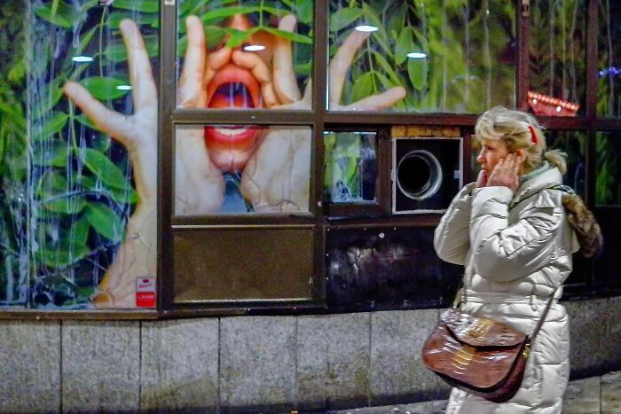 Fotografia de rua: 30 imagens capturadas no segundo perfeito que vão fazer você duvidar dos próprios olhos 26 Fotografia de rua: 30 imagens capturadas no segundo perfeito que vão fazer você duvidar dos próprios olhos 26