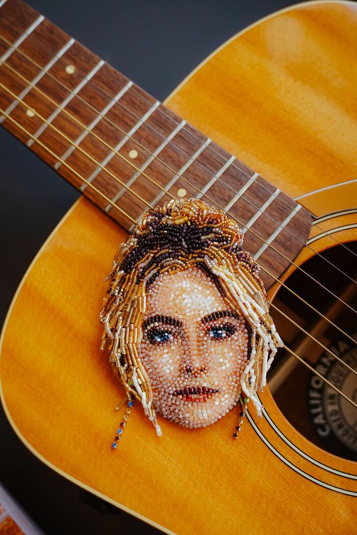 Arte com miçangas: ela usa milhares de pequenas peças para criar retratos impressionantes (31 fotos) 30 Arte com miçangas: ela usa milhares de pequenas peças para criar retratos impressionantes (31 fotos) 30