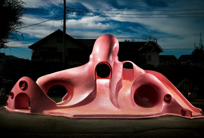 Esses playgrounds japoneses parecem ter saído de um sonho — e à noite ficam ainda mais estranhos (30 fotos) 14 Esses playgrounds japoneses parecem ter saído de um sonho — e à noite ficam ainda mais estranhos (30 fotos) 14