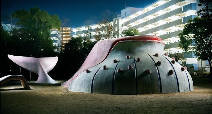 Esses playgrounds japoneses parecem ter saído de um sonho — e à noite ficam ainda mais estranhos (30 fotos) 17 Esses playgrounds japoneses parecem ter saído de um sonho — e à noite ficam ainda mais estranhos (30 fotos) 17