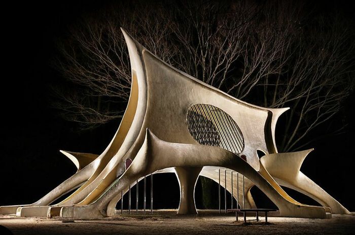 Esses playgrounds japoneses parecem ter saído de um sonho — e à noite ficam ainda mais estranhos (30 fotos) 29 Esses playgrounds japoneses parecem ter saído de um sonho — e à noite ficam ainda mais estranhos (30 fotos) 29