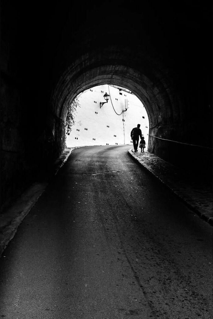 Fotografia de rua: 32 momentos tão perfeitos que parecem ter sido combinados 26 Fotografia de rua: 32 momentos tão perfeitos que parecem ter sido combinados 26